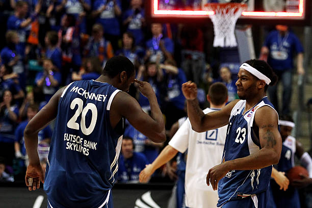 其中包括两 其中包括两